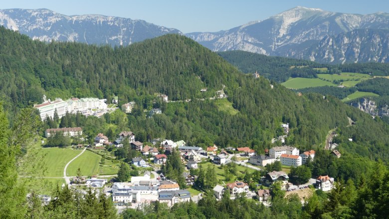 Panoramic view of the Semmering with mountains and forest.