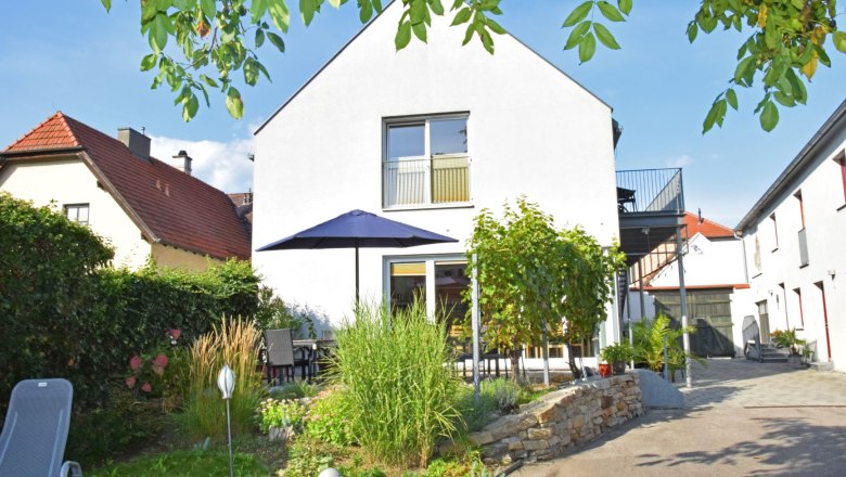 House view, &copy; Weingut B&auml;uerl