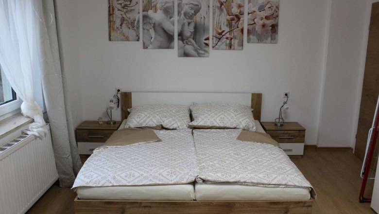 Angel apartment - bedroom with double bed, © © HomeW4, Sonja Wiesinger