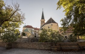 Church with pond, © Marktgemeinde Gumpoldskirchen