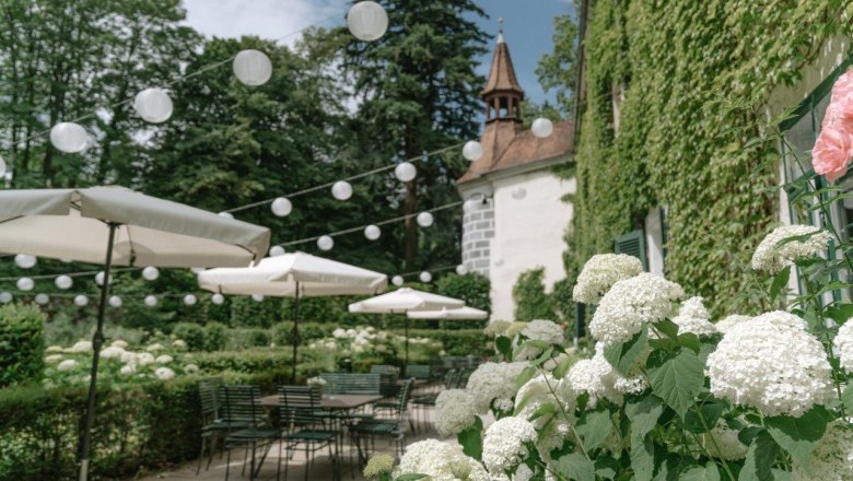 Terrace, &copy; Nicole Stessl