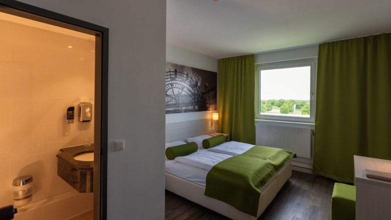 Double room at Lifehotel Vienna Airport Fischamend, © Arion Hotel Gruppe Double room at Lifehotel Vienna Airport Fischamend, © Arion Hotel Gruppe