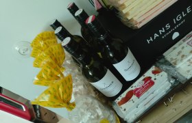 Assortment Vinothek Marktcafe Weinsusi, © Susanne Fitzner