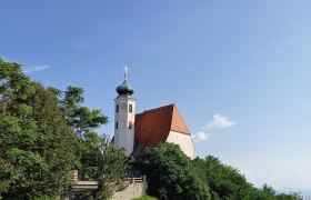 View of the Dunkelsteinerwald parish church, © ARGE Dunkelsteinerwald