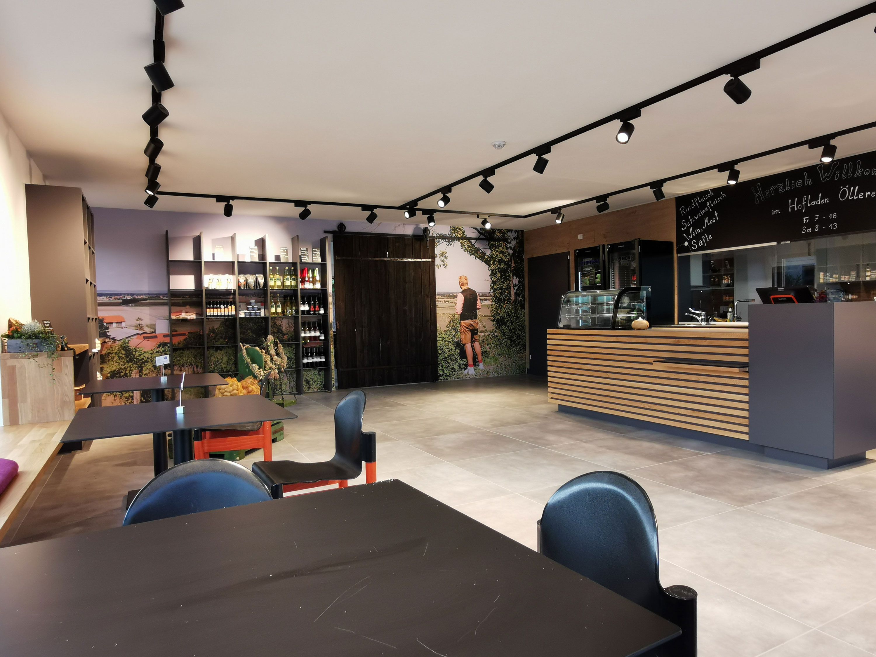 Entrance area with chairs and a wooden reception desk.