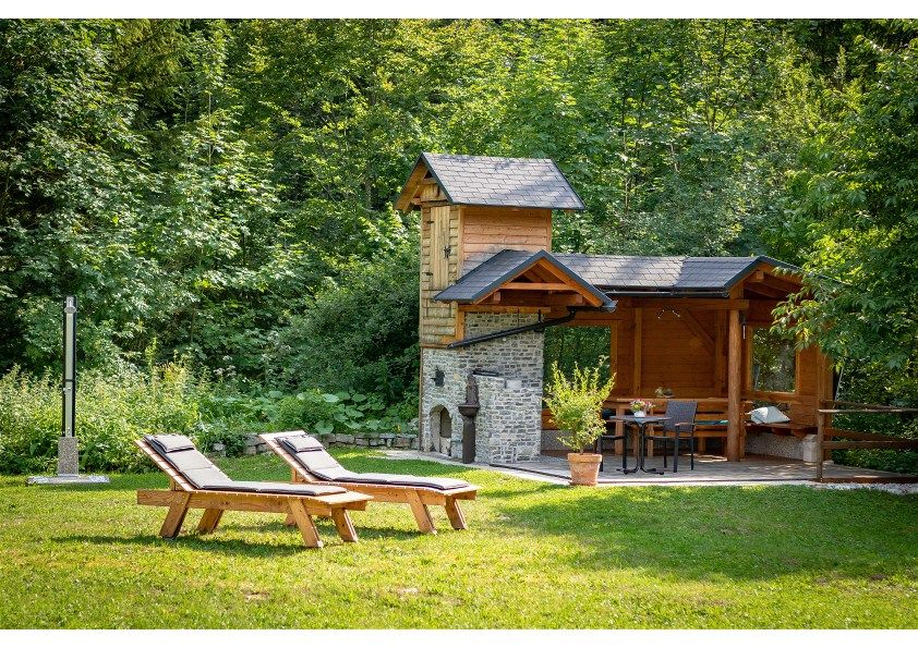 The garden offers space for relaxation.