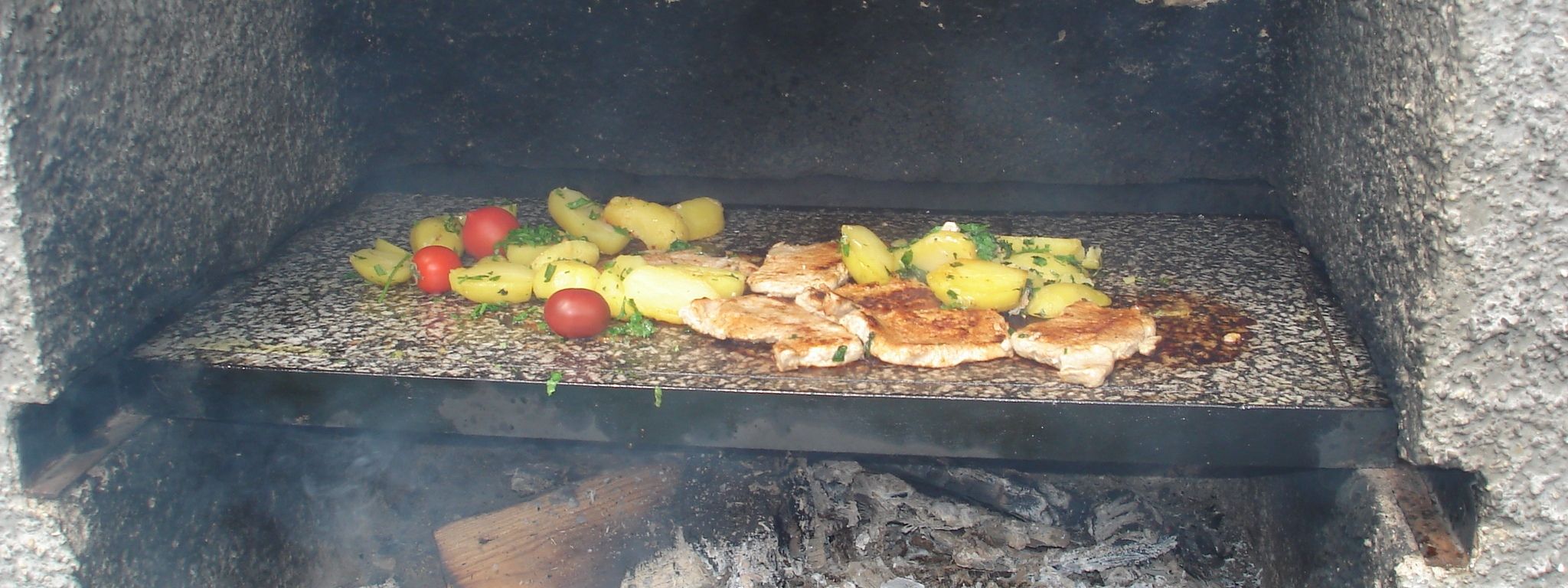 barbecue-area-with-natural-stone-in-the-garden