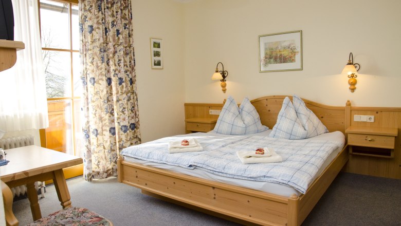 Guest room with balcony south view, © Erika Berger