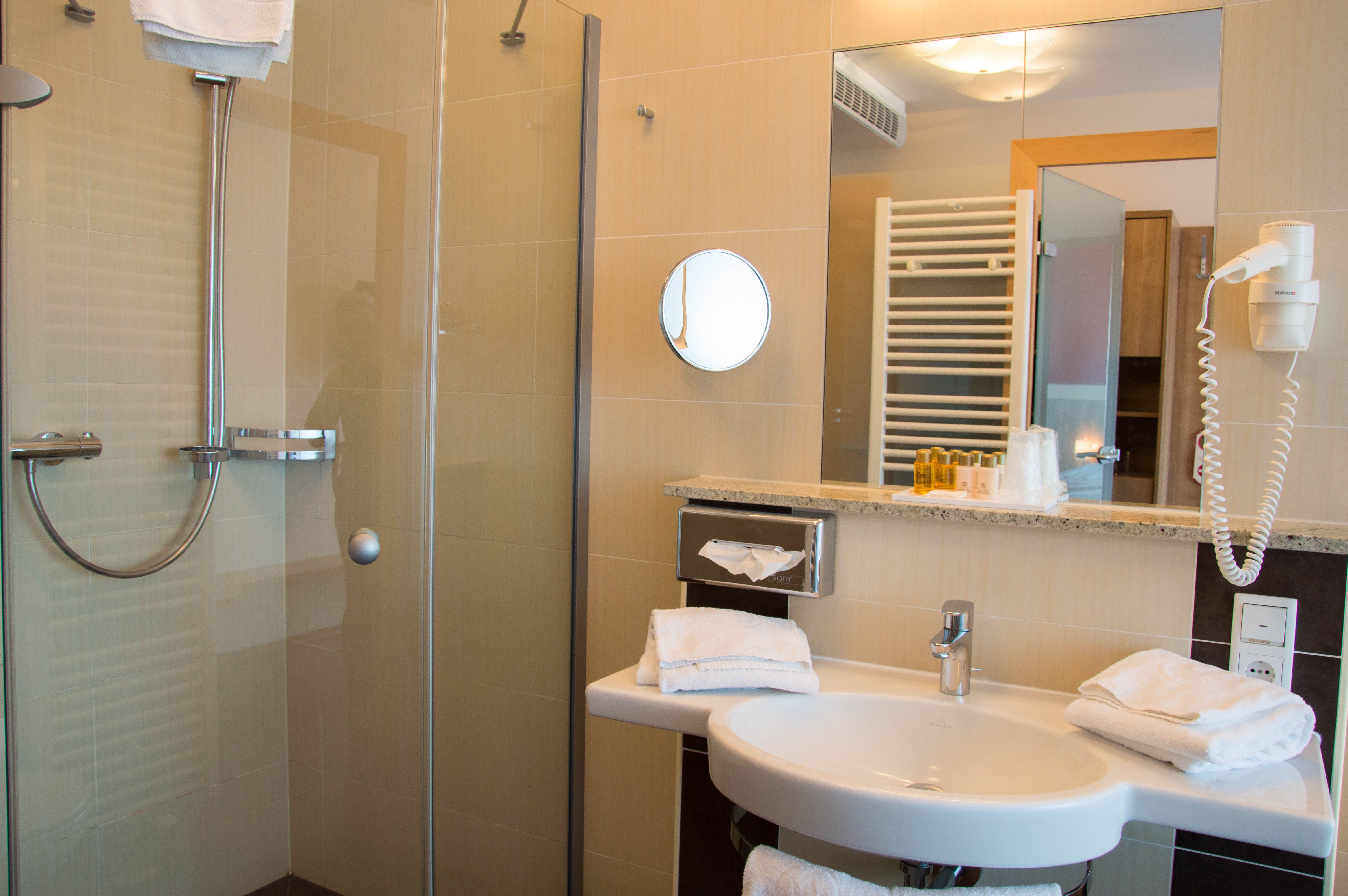 Hotel bathroom with shower and washbasin 