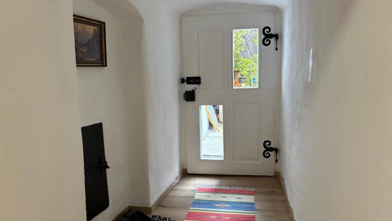 Door, &copy; Haus Erna