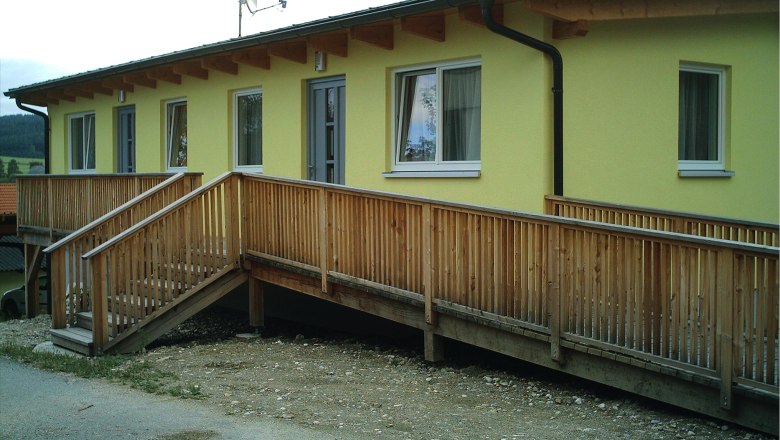 Christiane Winter Inn, © Gasthof Christiane Winter Yellow building with wooden ramp and windows.