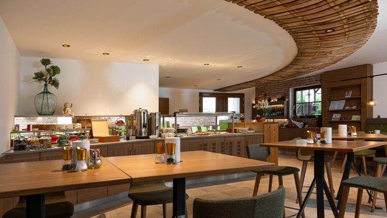 Breakfast room1, &copy; Benno Bertl