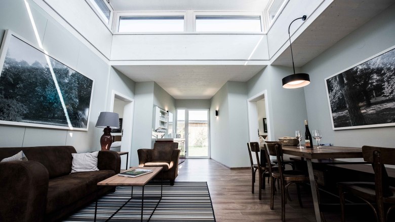 Lounge (patio), &copy; Nik Pichler