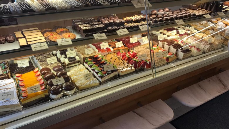 Delicacies from the traditional confectionery, © Reschinsky