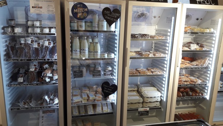 Chilled products in the farm store, &copy; Auer Milchhof