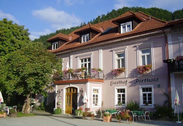 Low house, © Niederhaus Low house, © Niederhaus