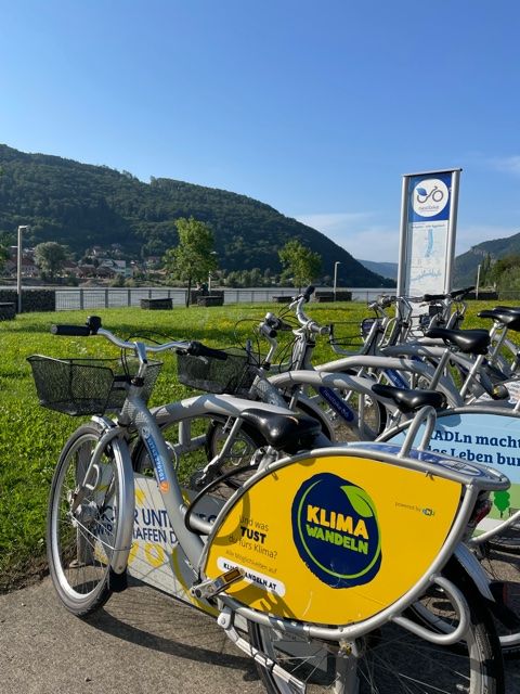 E-bike charging stations