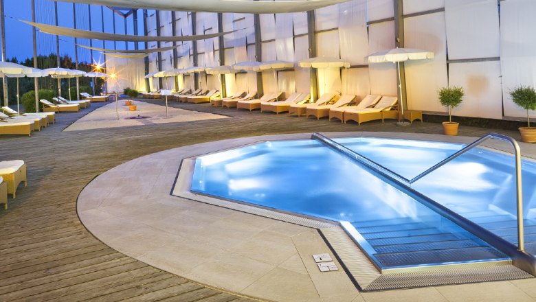 Covered reclining area at the Therme Laa Hotel &amp; Spa, © Therme Laa