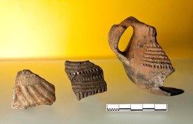 Fragments of richly decorated drinking vessels, &copy; Jakob Maurer