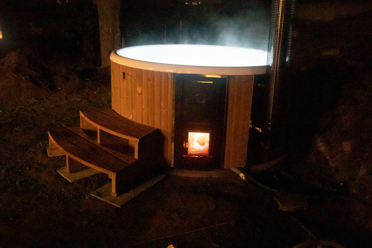 HOT TUB