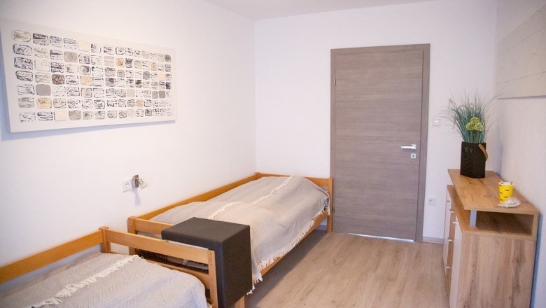 Bedroom single beds, &copy; Fotograf Anderl