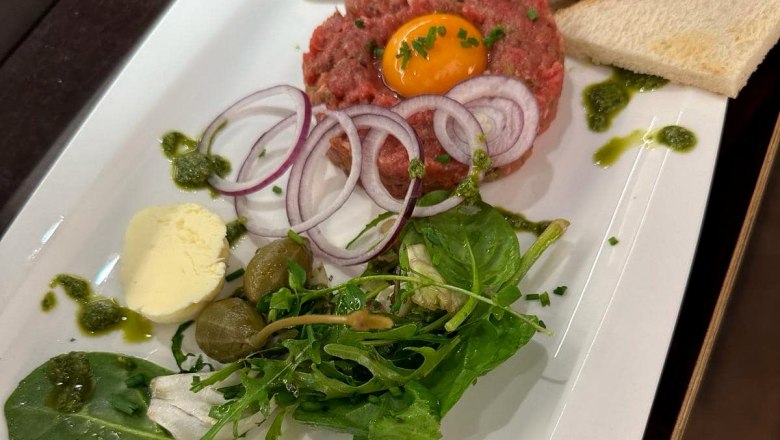 Food with wine, &copy; R. Freitag