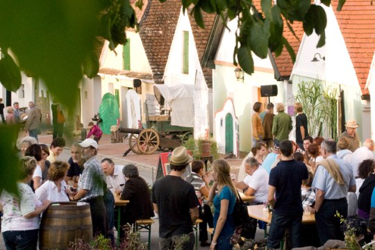 it’s all happening in the wine cellar lanes in summer. Just join in! Falkenstein wine cellar lane., © Weinviertel Tourismus/Lahofer