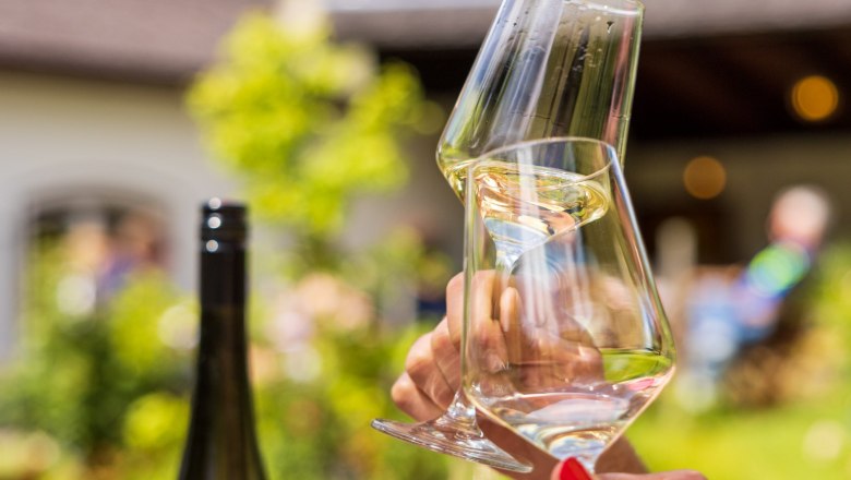 Enjoy a glass of good wine, © Florian Lechner