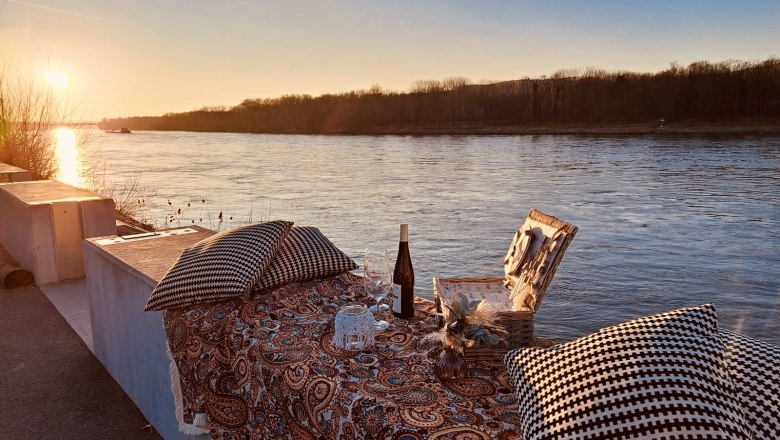 Romantisches Picknick an der Donau, © Szilágyi