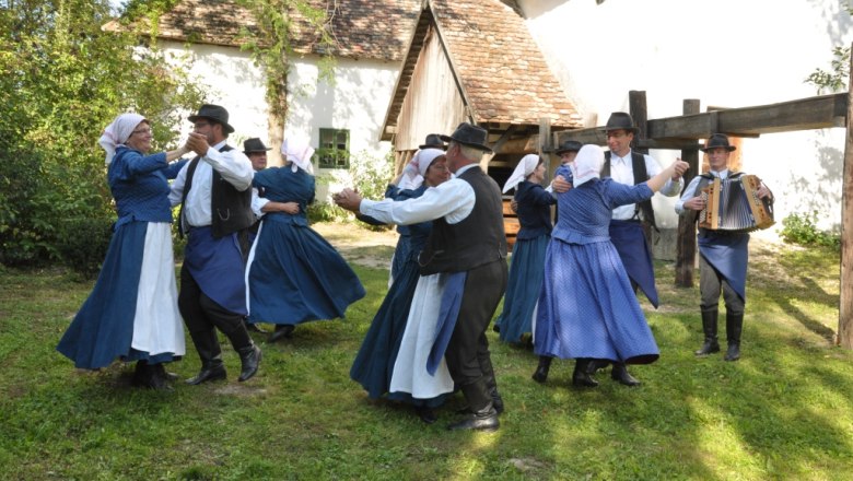 Maintaining folk dancing traditions: the Althöflein town dance, © Museumsdorf Niedersulz