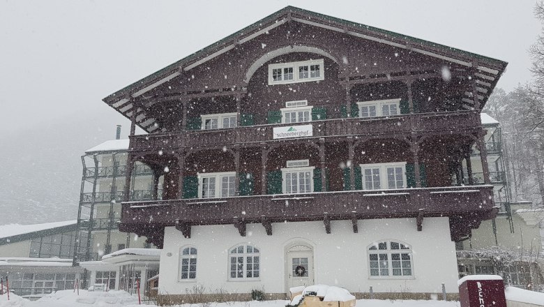 A large, traditional building in the snow, labeled 'Schneeberghof'.