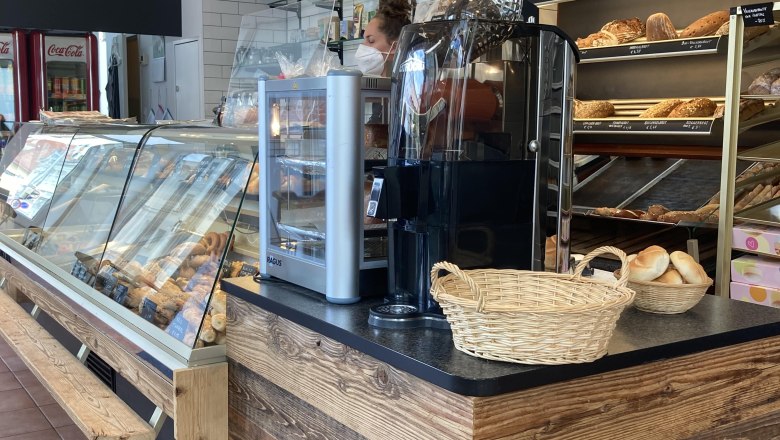 Store counter, © Sabathiel