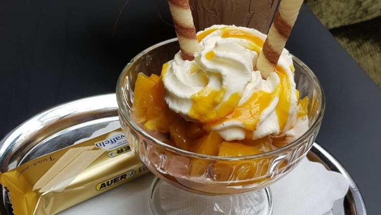 Mango cup, © SciBBes - das Stadtcafe