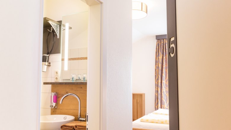 cozy rooms at Gasthof Jagersberger, &copy; Falke Media