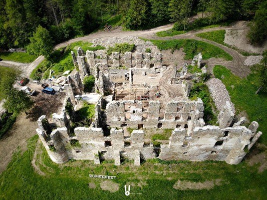 Perwarth ruins, &copy; Ruine Perwarth