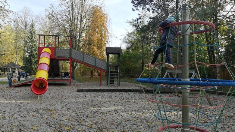 Playground with slide and climbing frame in Hammerpark.