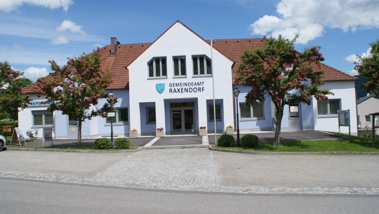 Municipal office of the market town of Raxendorf, &copy; Gemeinde