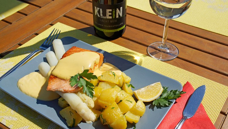 Fish dish with asparagus at Restaurant Treno Orth an der Donau