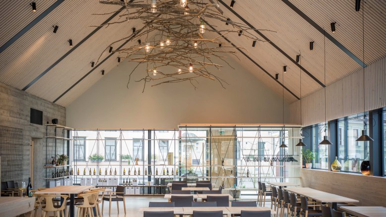 Local inside, © robert herbst