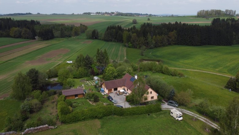 Courtyard and surroundings, &copy; 4TatzenHof, Dominik Kukacka