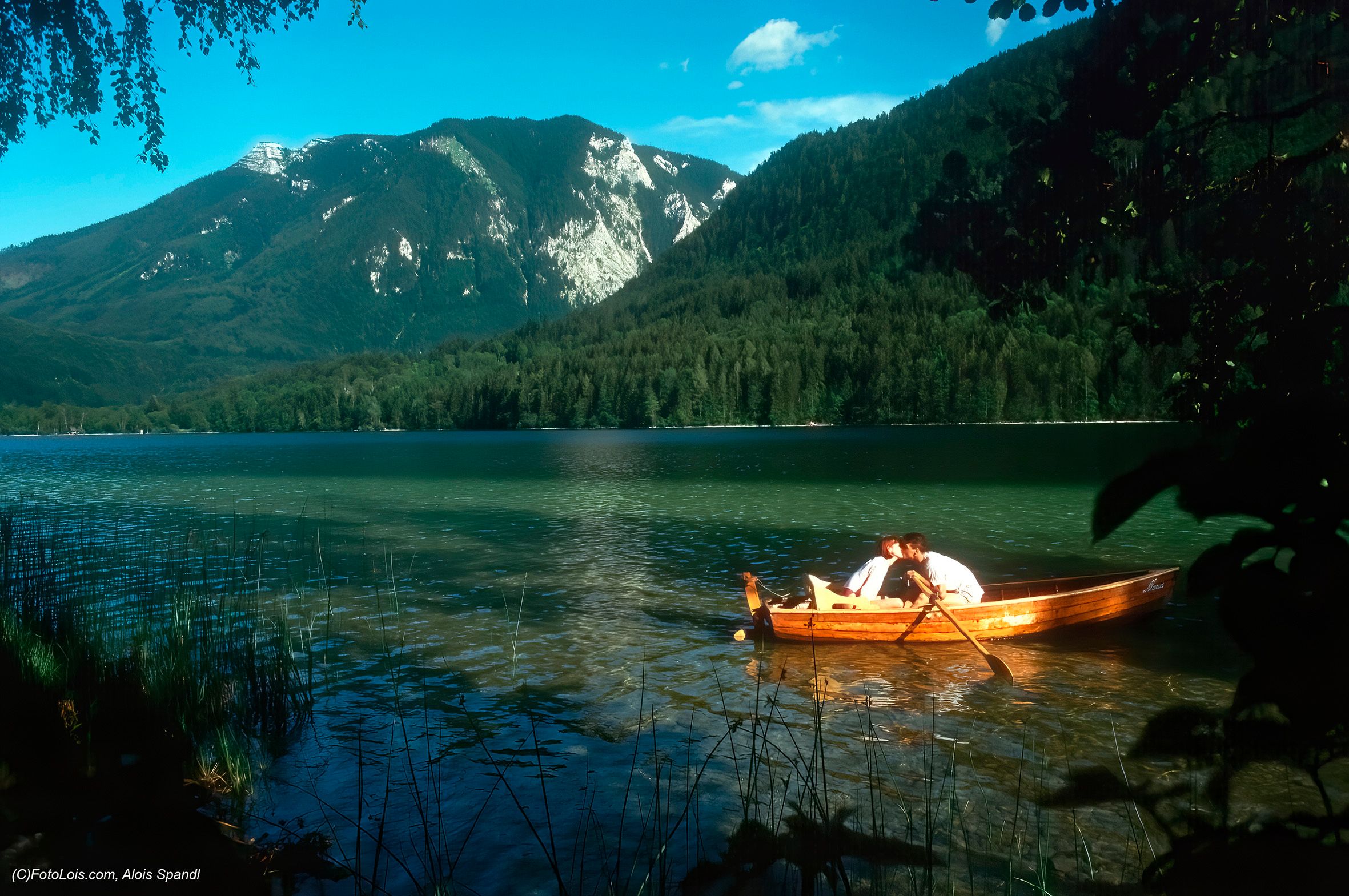 kiss-at-lake_lunzer-lake20