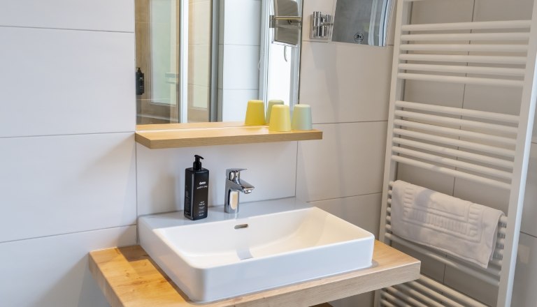 Bathroom, &copy; Denise Lenz