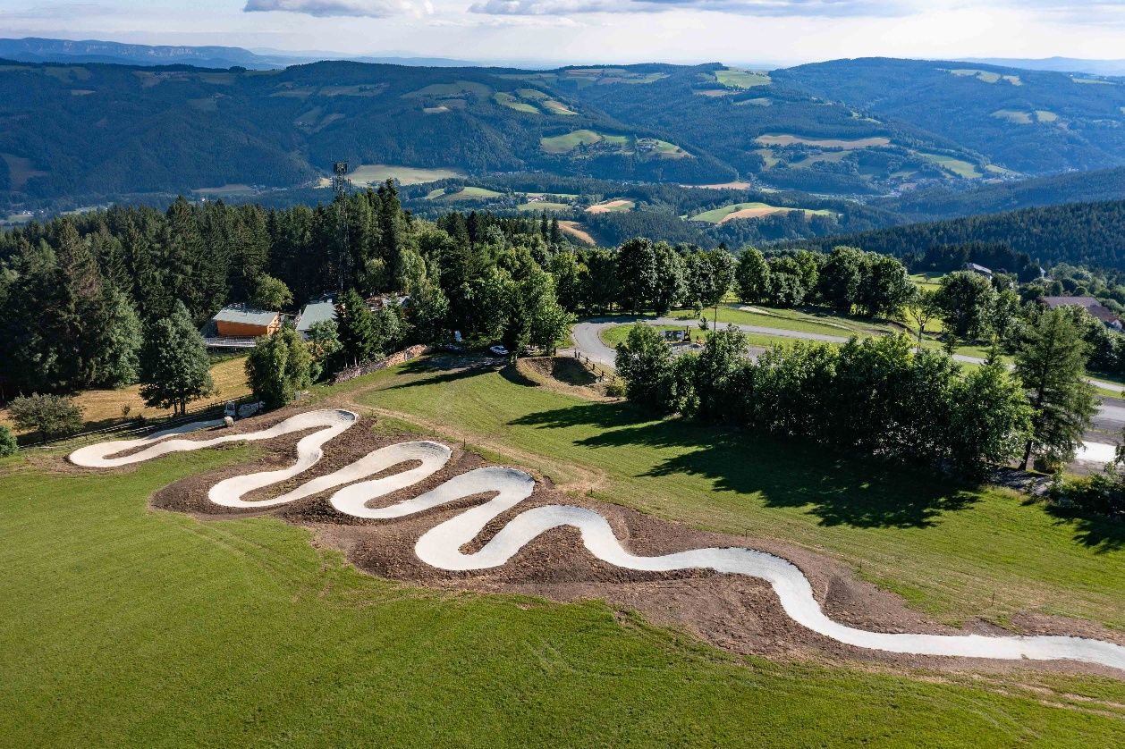 Downhill cycle path