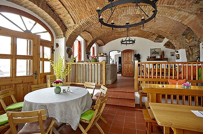 Interior view of J&auml;ger winery and wine tavern, &copy; Weingut J&auml;ger
