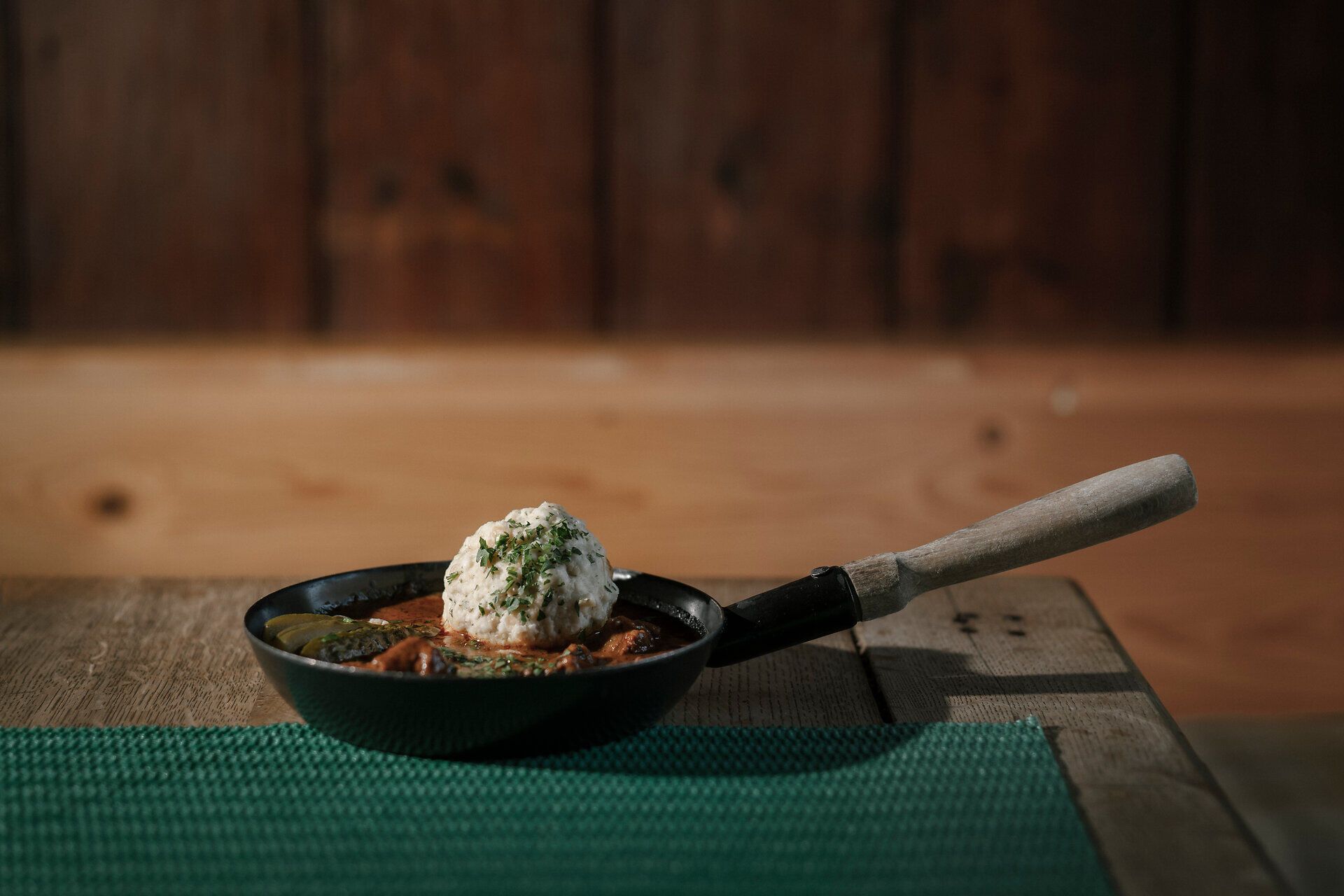 Goulash with bread dumplings served in a pan at the Ottohaus on the Rax