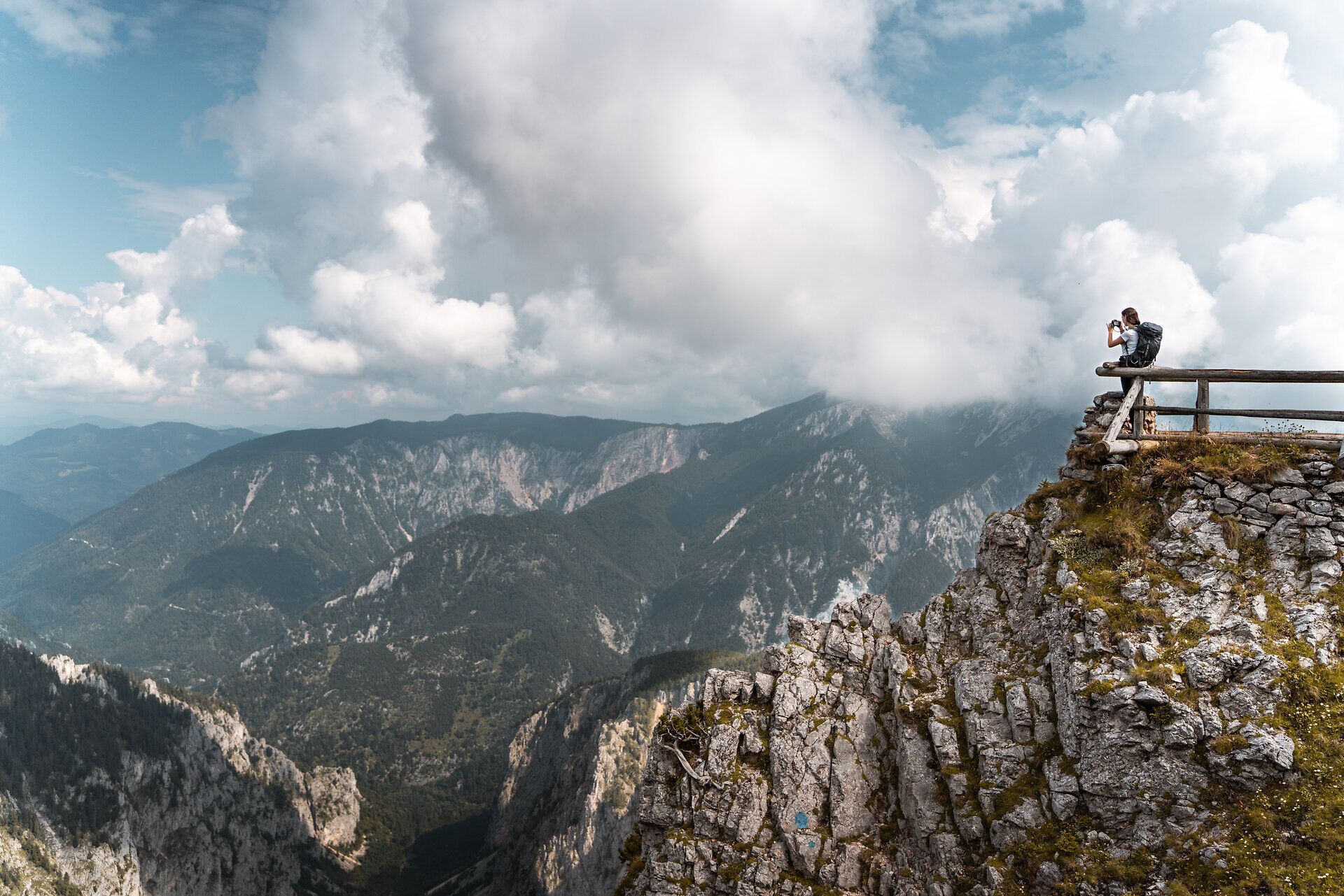 A breathtaking view of the Höllental valley unfolds before you, while the majestic peaks of the Vienna Alps soar into the sky. The fresh mountain air and rolling meadows invite you to enjoy nature to the fullest and let your mind wander.