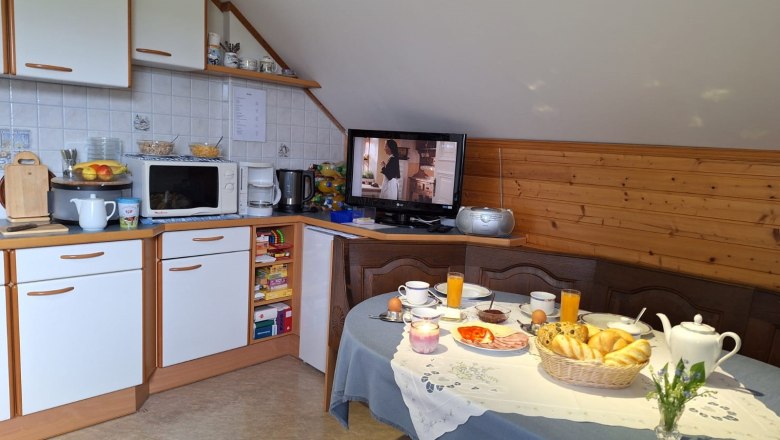 Breakfast room and lounge, &copy; Haus Oberfeichtner