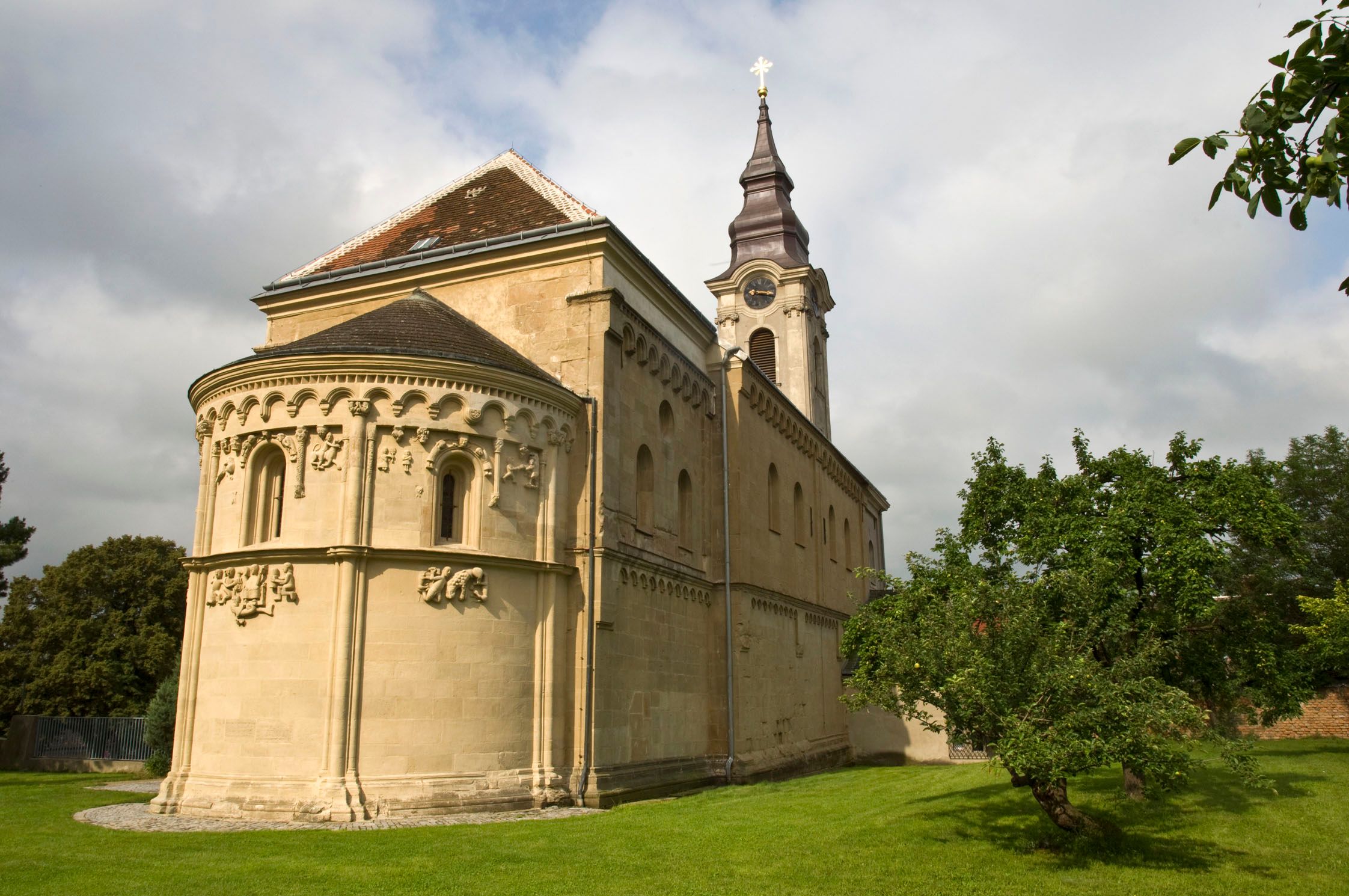 Romanesque church in Grabern with tower and green meadow.