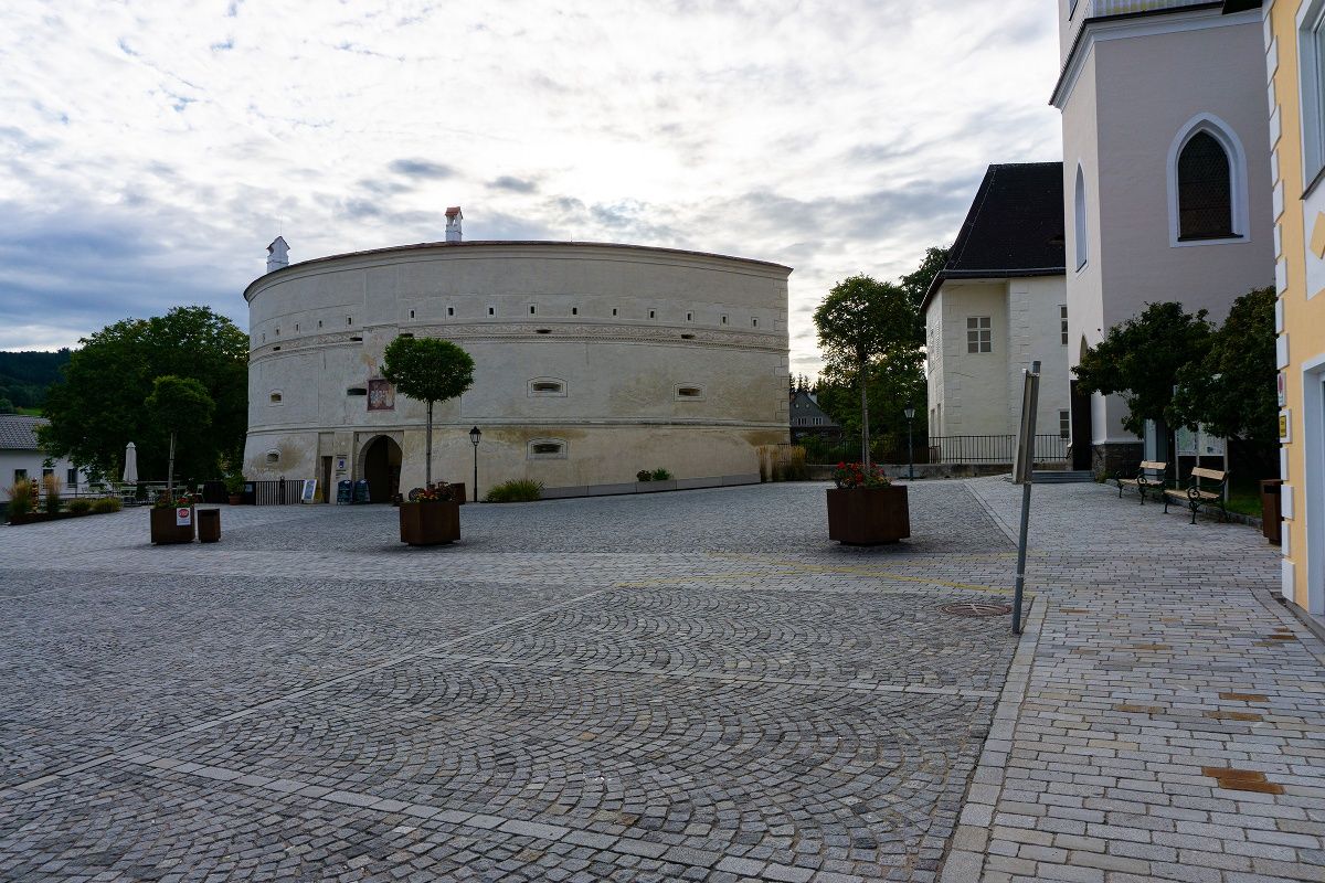 Arrival at Pöggstall Castle