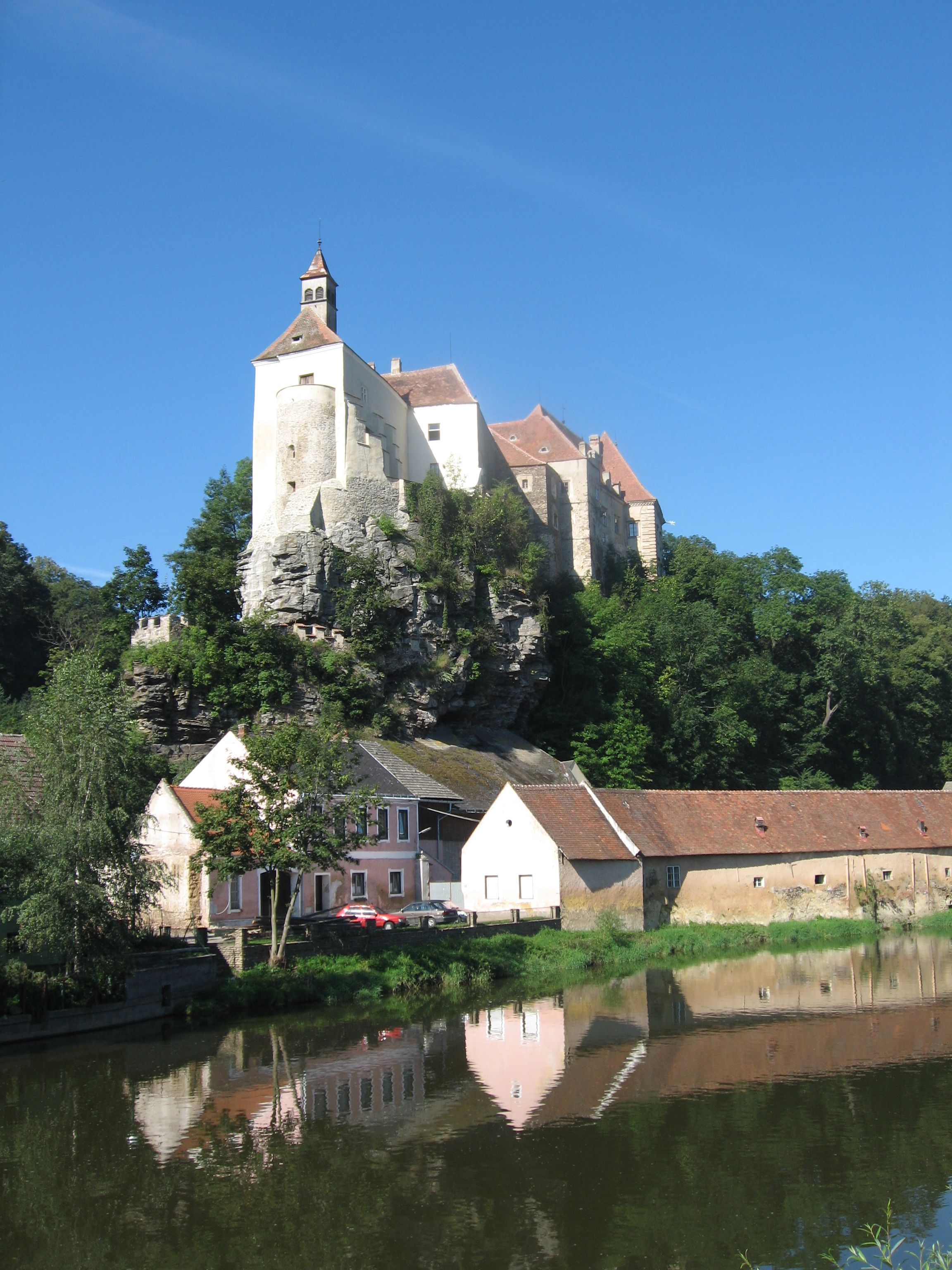 Raabs an der Thaya castle on a rock above houses and a river.